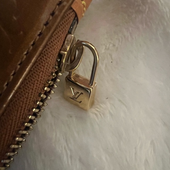 LOUIS VUITTON Pochette Lexington Monogram Verni Clutch/Shoulder Bag - Picture 6 of 9